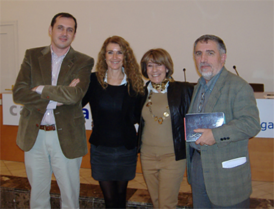 Modera mesa redonda Raul Creamades, Menendez Ponce y XX