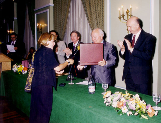 Premio recibido del director del Grupo Prisa. Editorial Santillana